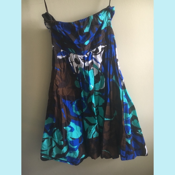 Cute Strapless Summer Dress! - Picture 3 of 3